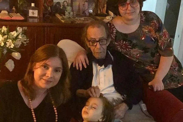 João Gilberto completa 88 anos e comemora com a família