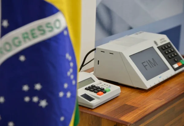 Embate de instâncias jurídicas pode contaminar a eleição