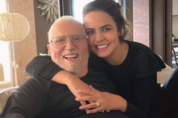 Renata, esposa de Carlos Alberto de Nóbrega, detalha estado de saúde do marido - Metrópoles