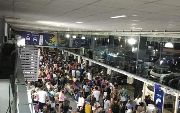 Movimento na rodoviária de Balneário Camboriú no dia 2 de janeiro