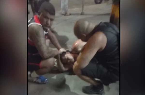 RJ: cliente atira em dona de padaria na cabeça após discussão; vídeo