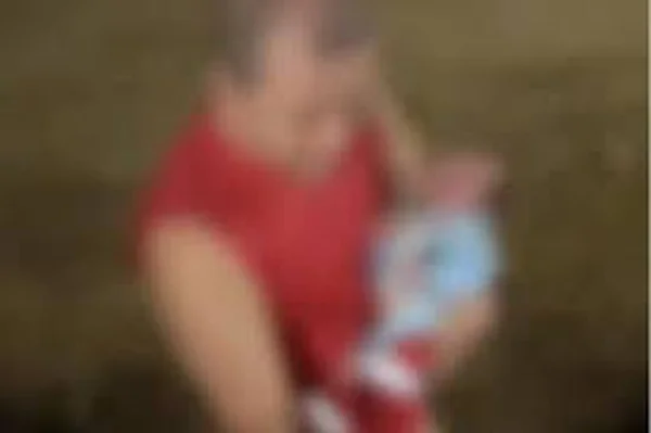 Recém-nascido abandonado em sacola recebe alta de hospital em PE