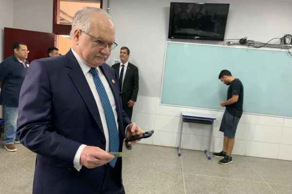 STF: Edson Fachin vota no 2º turno e prega “paz e tranquilidade ao Brasil” - destaque galeria