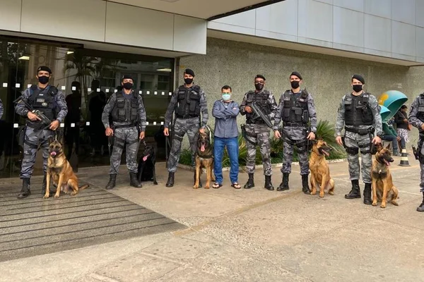 PM faz homenagem a recuperado da Covid-19