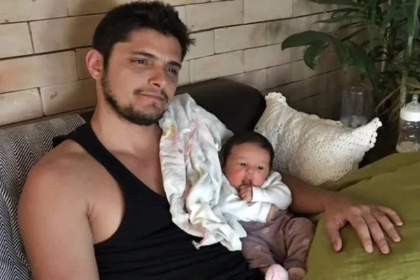 Fofura! Bruno Gissoni chama a atenção da filha e tem boa surpresa