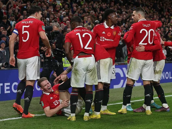 Sem CR7, United sofre, mas vai às oitavas da Copa da Liga Inglesa