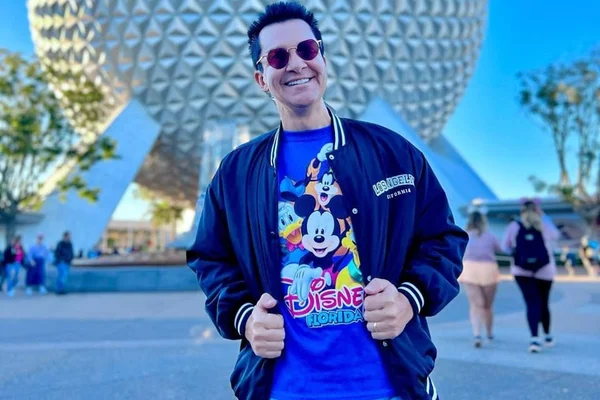 Regis Danese se pronuncia após dizer que odeia tirar foto com fãs