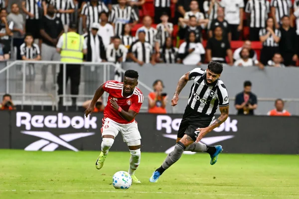 Botafogo x Internacional entram em campo na Arena Mané Garrincha, pela 13ª rodada do Campeonato Brasileiro Metrópoles Sports