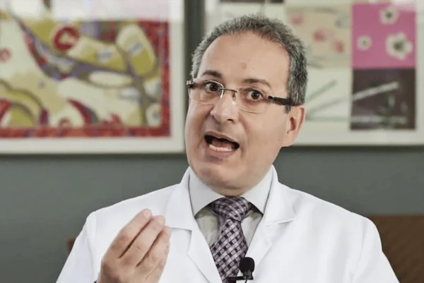 Condenado por abuso, médico admite que tocava clitóris de pacientes