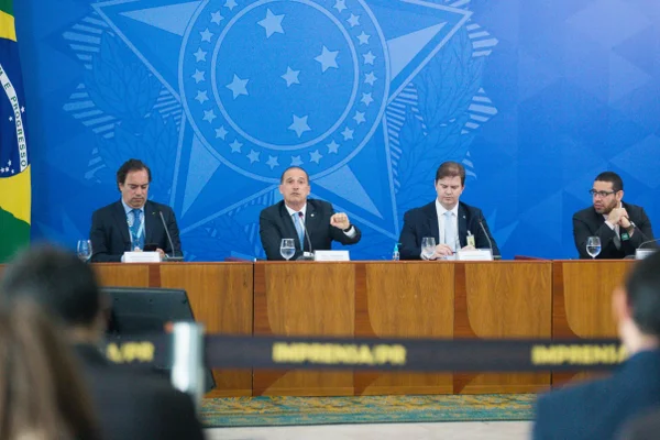 Governo estima que gasto com auxílio pode passar de R$ 98 bi