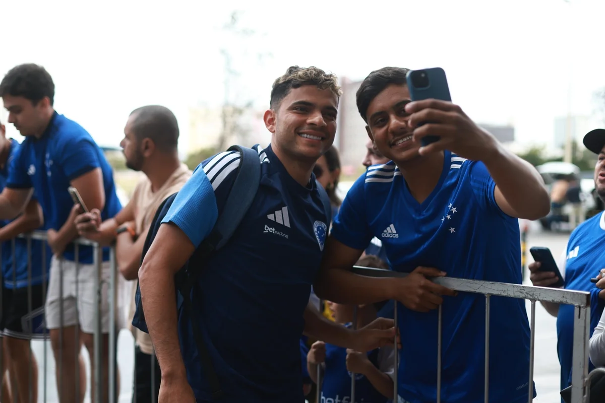 Bruno Rodrigues em foto com torcedor do Cruzeiro no DF Bruno Rodrigues em foto com torcedor do Cruzeiro no DF