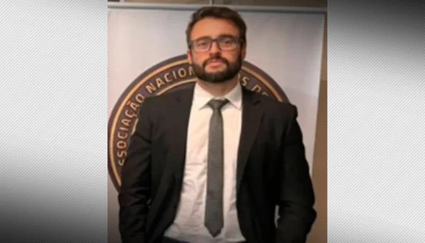 Imagem colorida de delegado da PF baleado em operação no Guarujá