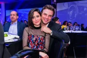Sensual, Bruna Marquezine rouba a cena com fenda infinita em evento - imagem 5