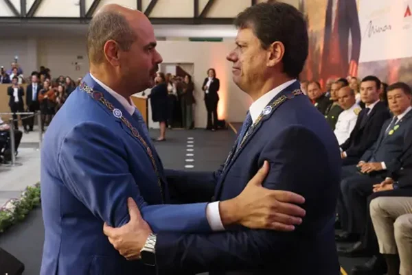 Governador de MG diz que tem “inveja branca” de Tarcísio de Freitas
