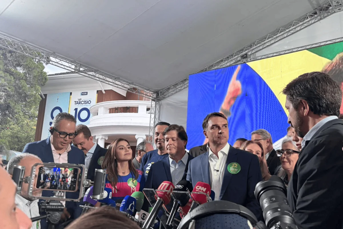 Após PT confirmar Lula em debate da Band, Flávio diz que não vai participar
