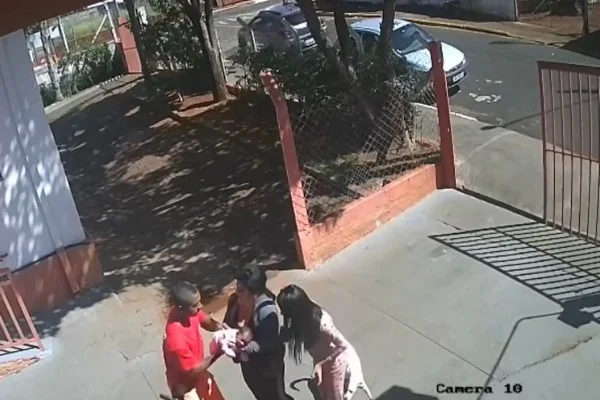 Bombeiro salva bebê de 17 dias que chegou engasgado em quartel de MG