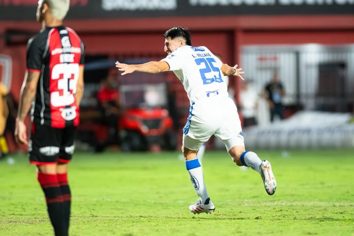 Resultado aproxima o Cruzeiro do G-4 e deixa o Vitória preocupado com a briga contra a degola Resultado aproxima o Cruzeiro do G-4 e deixa o Vitória preocupado com a briga contra a degola