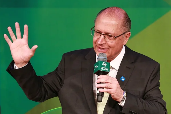 Alckmin diz que discurso de candidatura de Lula é para esconder Haddad