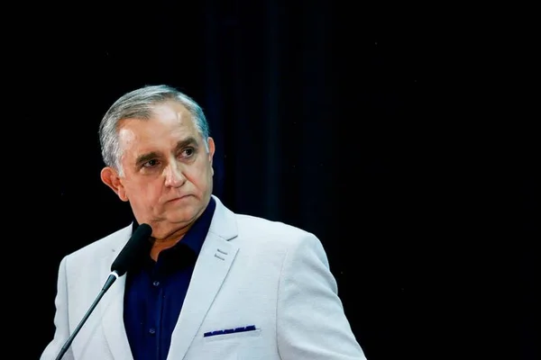 Izalci reforça pré-candidatura, mas PSDB nacional tem outros planos