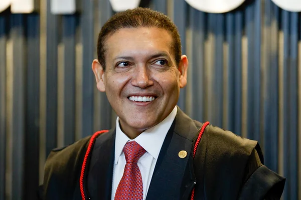 imagem colorida do ministro Nunes Marques