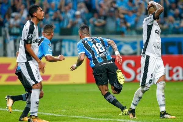 Foto colorida Botafogo e Grêmio - Metrópoles