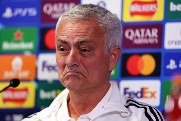 Foto colorida de José Mourinho, técnico do Benfica e ex-Chelsea - Metrópoles