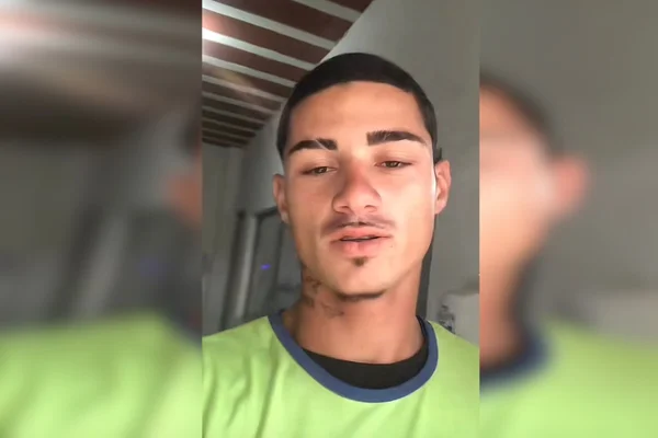 Imagem colorida, ex-gari demitido - Metrópoles