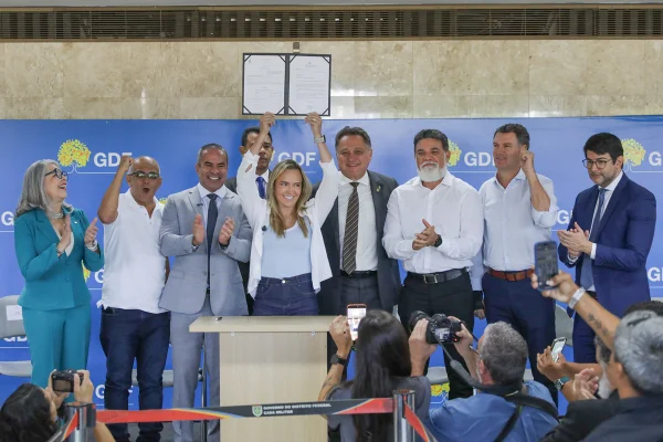 Celina Leão durante agenda no Palácio do Buriti