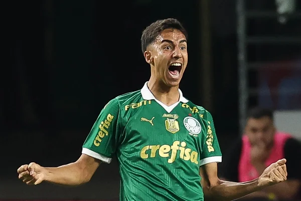 Foto de Vitor Reis, zagueiro do Palmeiras - Metrópoles