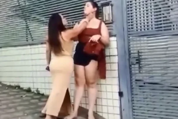 Ana Paula Marçal enforca a suposta namorada do pai - Metrópoles