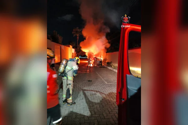 Polícia apura se incêndio em veículos foi provocado por ex de vítima