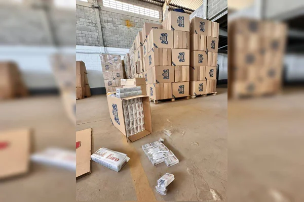 PCDF acha galpão com 360 mil maços de cigarros falsos e 5 t de fumo