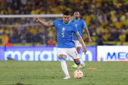 Cassemiro está suspenso.