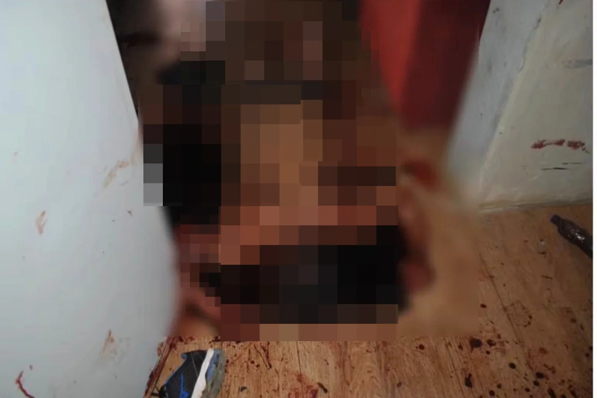 Corpo da vítima ficou jogado em lamaçal de sangue Corpo da vítima ficou jogado em lamaçal de sangue