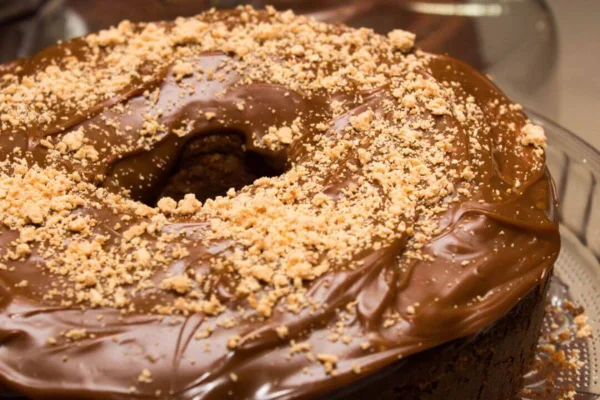 Bolo de chocolate de paçoca