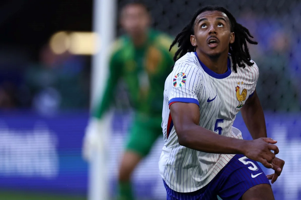 Koundé é jogador do Barcelona e da seleção francesa. Koundé é jogador do Barcelona e da seleção francesa.