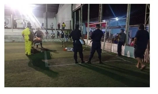 Trave de gol cai e mata criança em campo de futebol na fronteira do MS