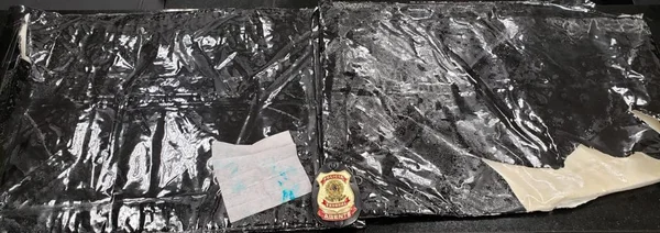 Americanas são presas com cocaína em aeroporto internacional do Rio