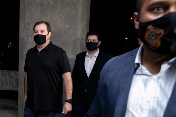 Renan sobre jantar entre Maia e Guedes: “Conversar não arranca pedaço”