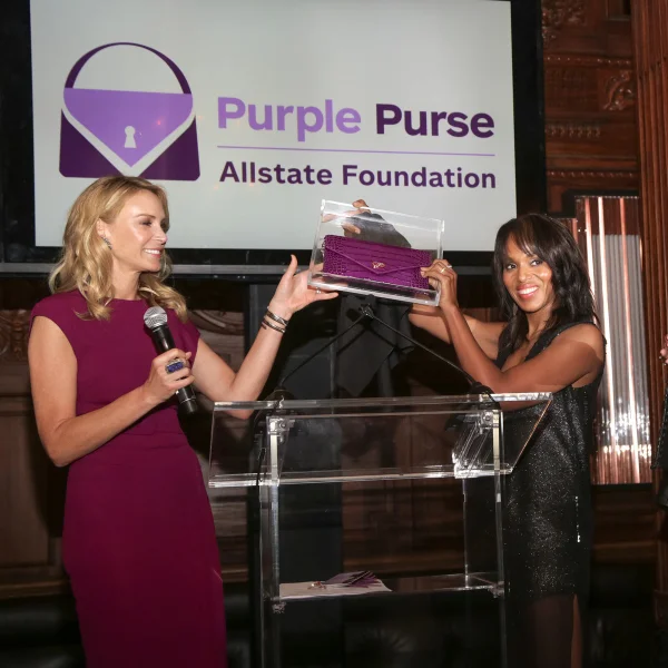 Causa nobre: Kerry Washington lança bolsa para arrecadar fundos contra violência doméstica