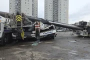 Trem da Linha 15-Prata derruba guindaste sobre avenida movimentada de SP Trem da Linha 15-Prata derruba guindaste sobre avenida movimentada de SP