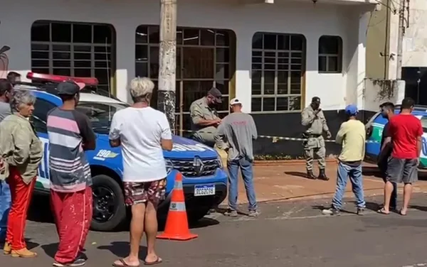 Homem invade restaurante, mata ex com uma faca e se mata, diz polícia