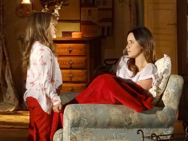 Julia (Jesuela Moro) e Ana (Fernanda Vasconcellos) em A Vida da Gente