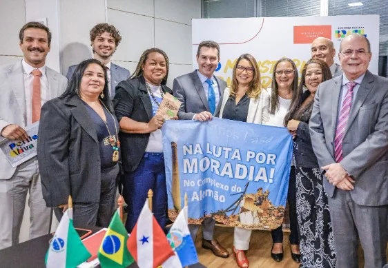 Janja acompanha mulheres do Complexo do Alemão em agendas ministeriais