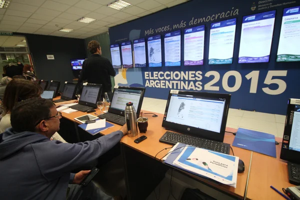 Argentina vai eleger novo presidente em inédito segundo turno