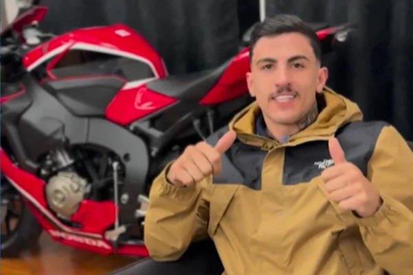 Foto colorida do influenciador Renan Rocha da Silva - Metrópoles