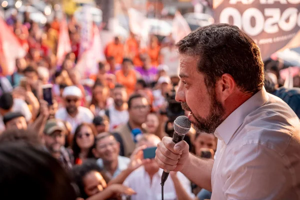 *********Guilherme Boulos em agenda de campanha