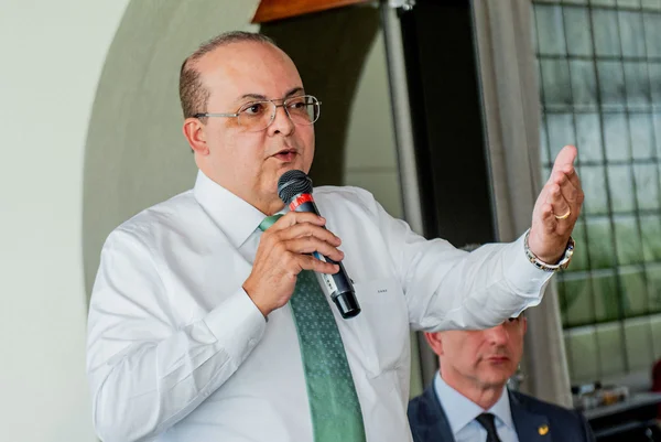 Governador Ibaneis Rocha durante coletiva
