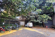 Rua Aurora é sem saída e tem portão de acesso ao terreno ao lado