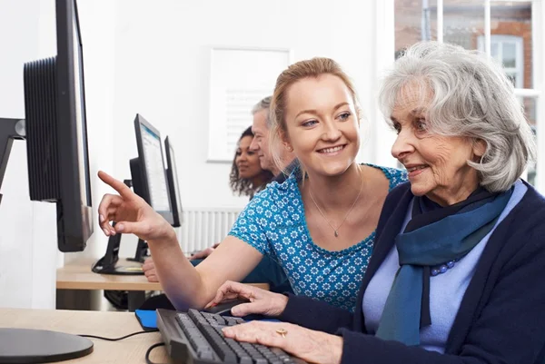 IFB abre vagas para curso de informática básica para a terceira idade